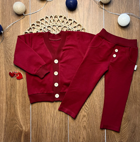 Komplet infantil Mamatti MK020 de algodón con cárdigan y pantalones con botones en color burdeos