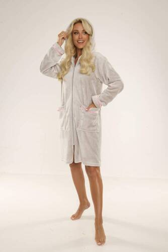 726 Serena Albornoz de señora De Lafense - gris