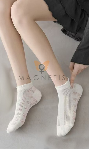 Calcetines invisibles mujer Magnetis CC-251102 algodón ecru con diseño delicado
