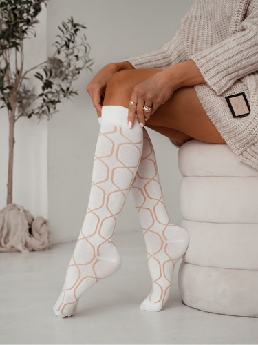 Milena 0248-017 medias hasta la rodilla para mujer de algodón color ecru con tejido decorativo