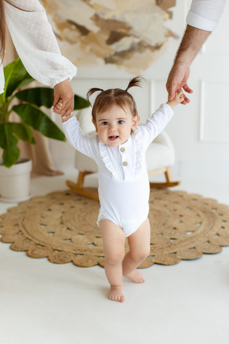 03235GDRE Body DR Girl Just Muslin Ecru Makoma Body de muselina para bebé