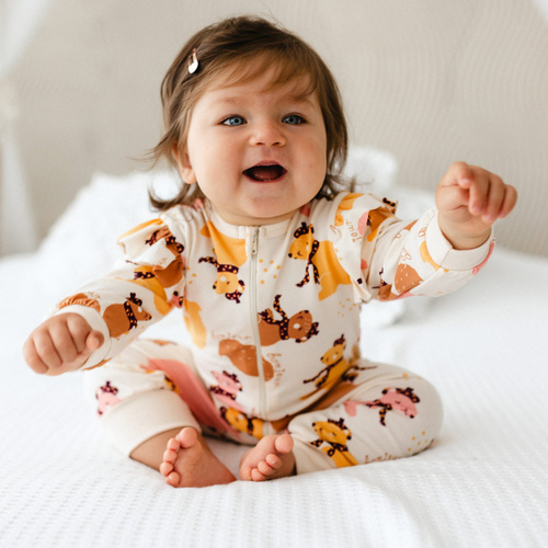 Pijama para bebé Fluffy Tails Eevi - crudo, estampado, sin pies, cremallera