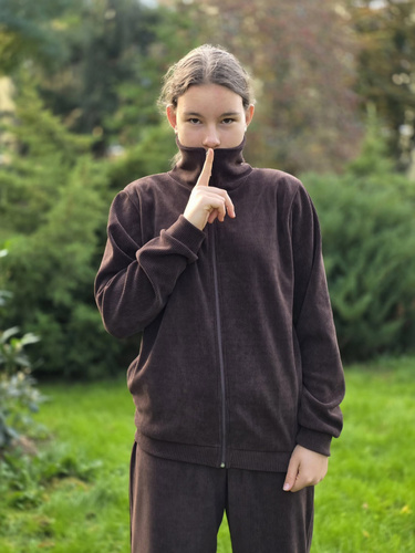 Sudadera Peak Bambarillo con cremallera y cuello alto en color chocolate amargo