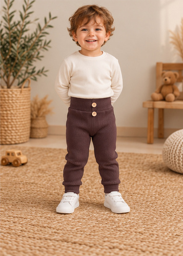 Leggings para niño LC018 de algodón chocolate con canalé y botones de madera