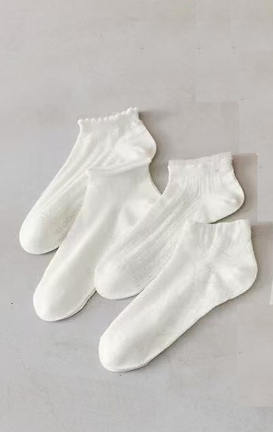 Calcetines invisibles mujer Magnetis CC-251102 algodón ecru con diseño delicado