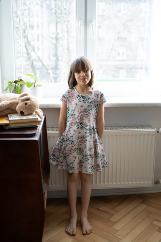 Vestido infantil Córka Milk & Love flores claras acampanado