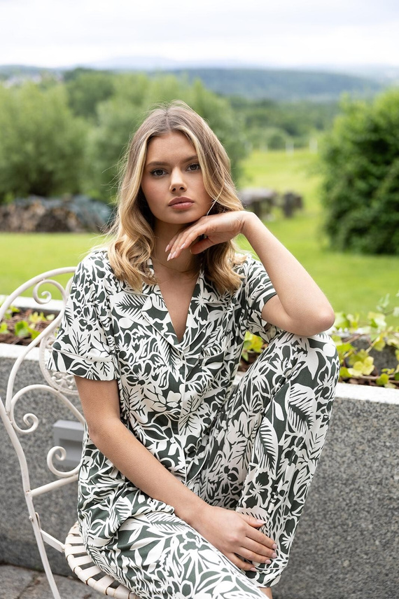 Pijama mujer Louise Sensis khaki-ecru de viscosa, camisa con botones y pantalón