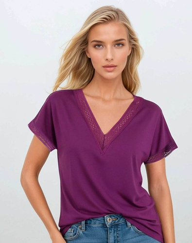 Elegante blusa de mujer Flaviana Eldar ciruela | Cinta calada, escote en V, viscosa elástica | Ideal para estilismos informales