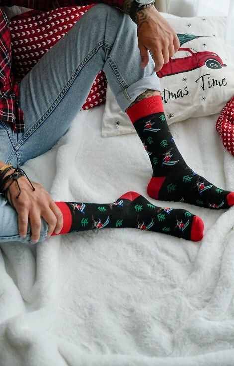 1290-031 Calcetines de Navidad para hombre Milena negro 01 - Reno sobre esquís, algodón