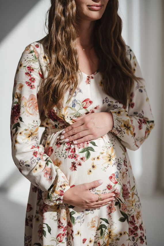 Lovely Dress Midi Milk&Love vestido de maternidad y lactancia floral crema en lino, corte elegante con cremalleras de lactancia