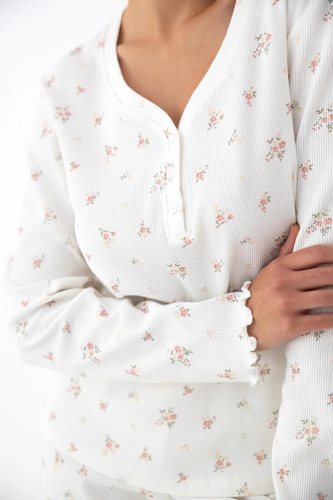 Pijama de mujer Sensis Vida ecru de algodón con flores, manga larga y pantalones