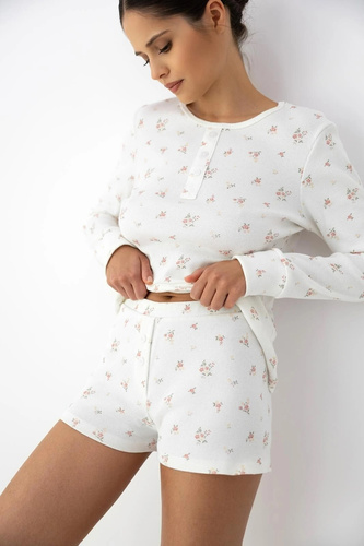 Pijama de mujer Sensis Mireya de algodón con flores, manga larga y pantalones cortos ecru