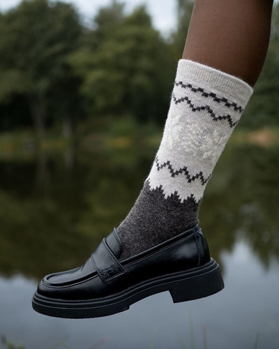 Calcetines de mujer Gabriella SW/070 cacao-latte- invierno, lana y acrílico, calentitos con dibujo