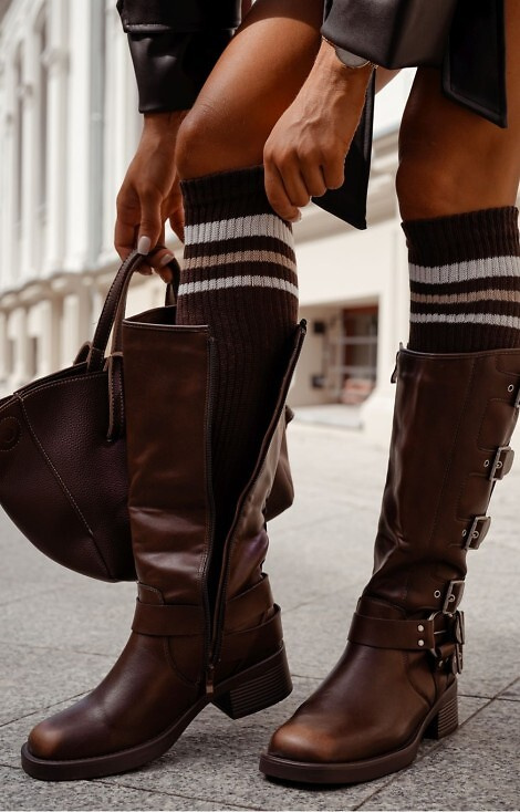 1610-001 Calcetines de rodilla para mujer Milena a rayas marrones, cómodos y con estilo