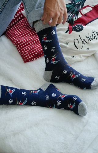 1290-031 Calcetines de Navidad para hombre Milena azul marino 03 - Reno sobre esquís, algodón