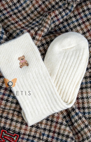 YN5035 Calcetines de abrigo para mujer Magnetis ecru- acanalados con aplique