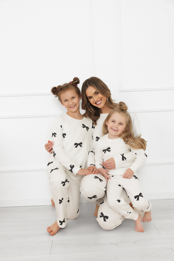 Pijama de niña Figaro - crudo, algodón, manga larga y pantalón Moda Italiana