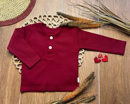 Blusa infantil Mamatti BL020 tipo polo acanalada con botones de madera burdeos