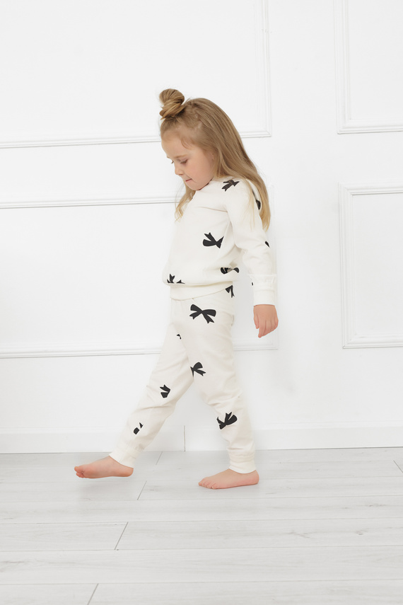 Pijama de niña Figaro - crudo, algodón, manga larga y pantalón Moda Italiana