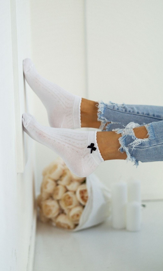 0859 Pies de mujer con lazo Milena - estilo y confort - blanco 2 (lazo negro)