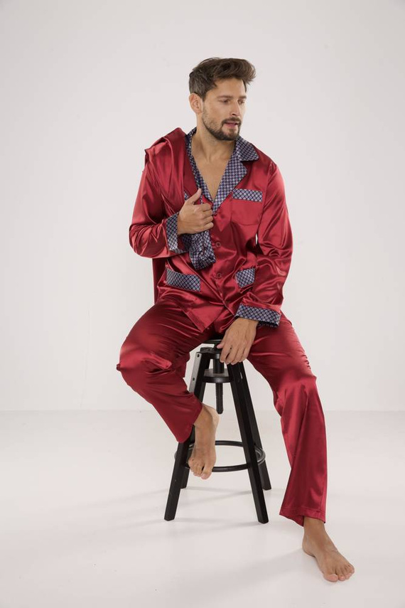 939 Pijama de satén granate para hombre