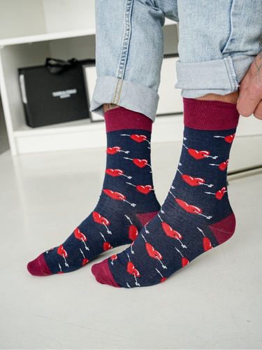 Calcetines de hombre Milena 0125-136 Corazones y flechas - algodón, San Valentín, perfecto para regalo