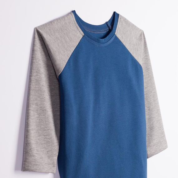 228139 Nicol FARMA Camiseta raglán para niño en color gris melange y azul marino, algodón