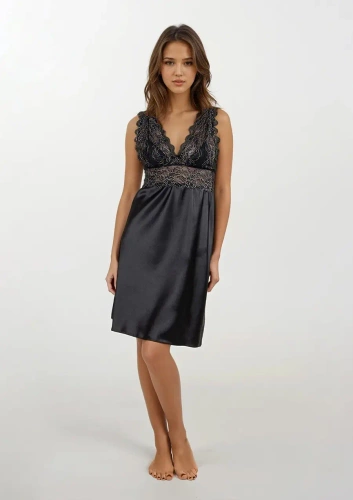 Bea Satin slip by Dkaren - negro con top de encaje, sensual y elegante