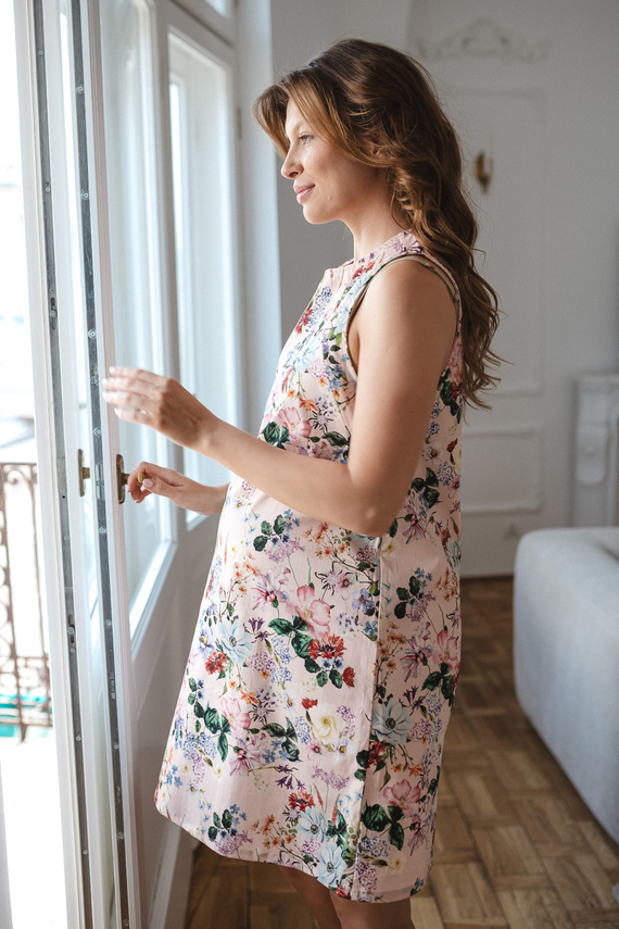 Mama MiA! Milk & Love Vestido premamá y de lactancia de algodón rosa polvo con flores