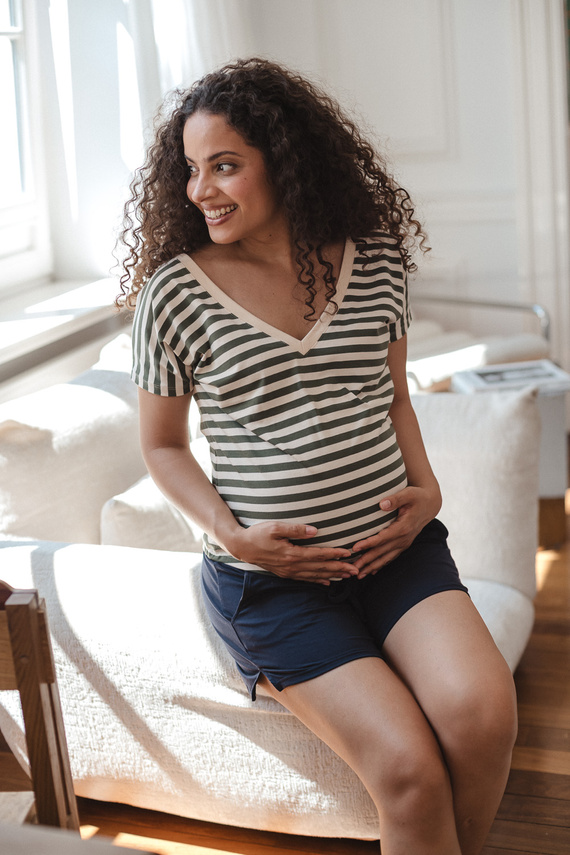 Blusa premamá Milk&Love Two Ways 2w1 para lactancia reversible con escote en V color bizcocho-khaki