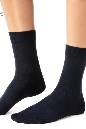 Steven art.211 calcetines de mujer de algodón orgánico sin costuras lisos - 010 azul marino