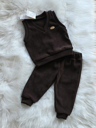 Conjunto infantil Jaś Bambarillo marrón – chaleco acanalado y pantalones