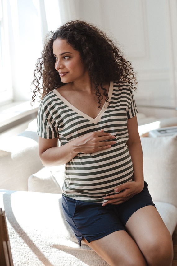 Blusa premamá Milk&Love Two Ways 2w1 para lactancia reversible con escote en V color bizcocho-khaki