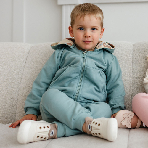 Conjunto de chándal Beary Cool Eevi - salvia, top con orejeras y pantalón