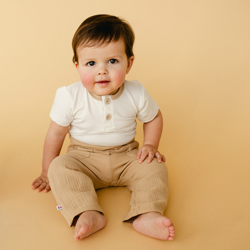 Elephant Pantalones de muselina para niño beige Eevi- 100% algodón, cómodos y ligeros