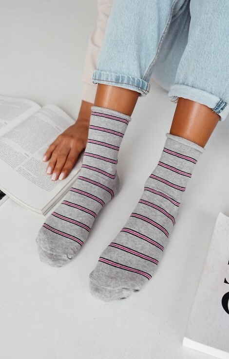 0200-162 Calcetines de rayas finas para mujer Milena gris - algodón y estilo