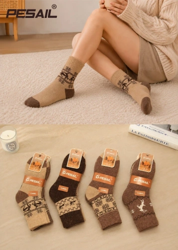 Pesail 3055 wz.22 Camel Wik calcetines de mujer de invierno con renos - 2 marrones
