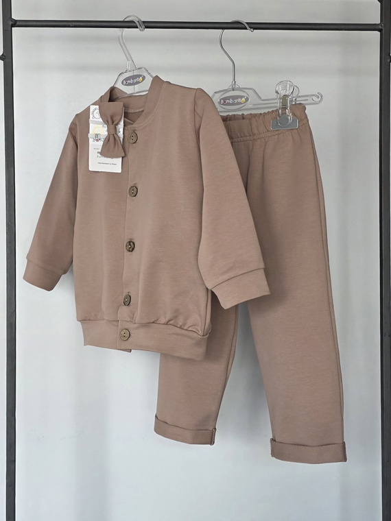 Conjunto infantil Leon Bambarillo beige de algodón con pajarita y botones