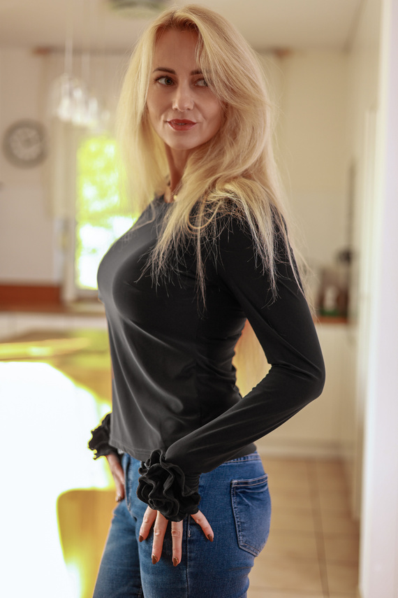 Blusa Nessy Mirale de microfibra – blusa femenina con rosa decorativa