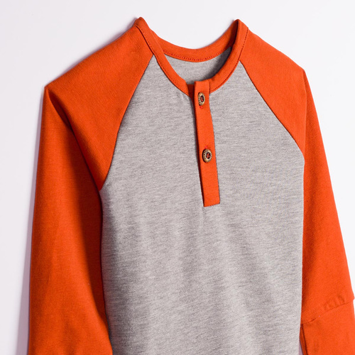 228138 Nicol FARMA Camiseta Henley raglán para niño gris y marrón de algodón