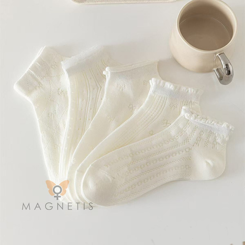 Calcetines invisibles mujer Magnetis CC-251102 algodón ecru con diseño delicado