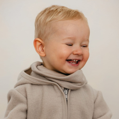 Chimenea infantil Eevi de lana merino - beige, suave y transpirable