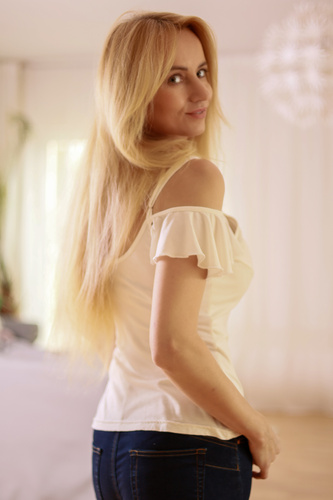 Vera Blusa de mujer Mirale - hombro abierto, volante, viscosa - crudo