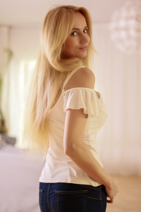 Vera Blusa de mujer Mirale - hombro abierto, volante, viscosa - crudo