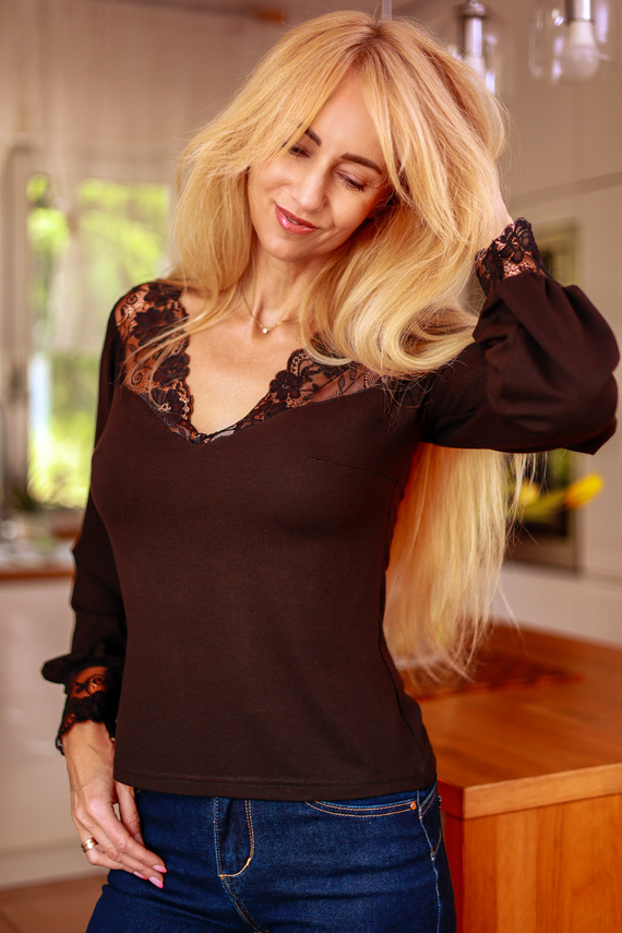 Laila - elegante blusa de mujer en viscosa con encaje | Fabricante polaco Mirale