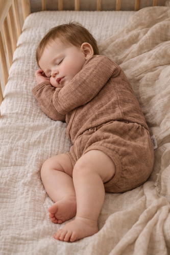 Body de muselina Just Muslin 03235L Makoma latte- manga larga, cierre de sobre, 100% algodón