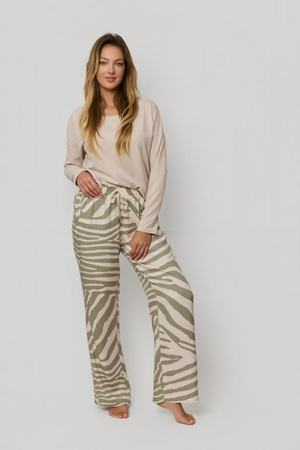 Pijama de señora Mefemi de Nipplex Selene PX75 de algodón beige con mangas largas y pantalón con estampado de animales