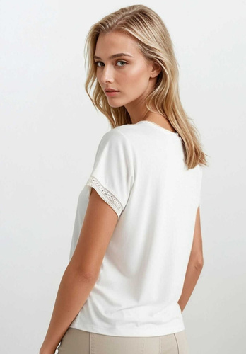 Elegante blusa de mujer Flaviana Eldar blanca | Cinta calada, escote en V, viscosa elástica | Ideal para estilismos informales