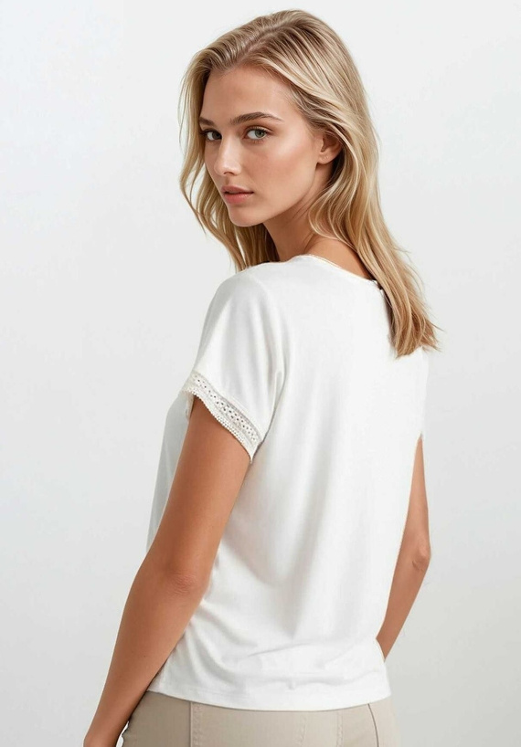 Elegante blusa de mujer Flaviana Eldar blanca | Cinta calada, escote en V, viscosa elástica | Ideal para estilismos informales