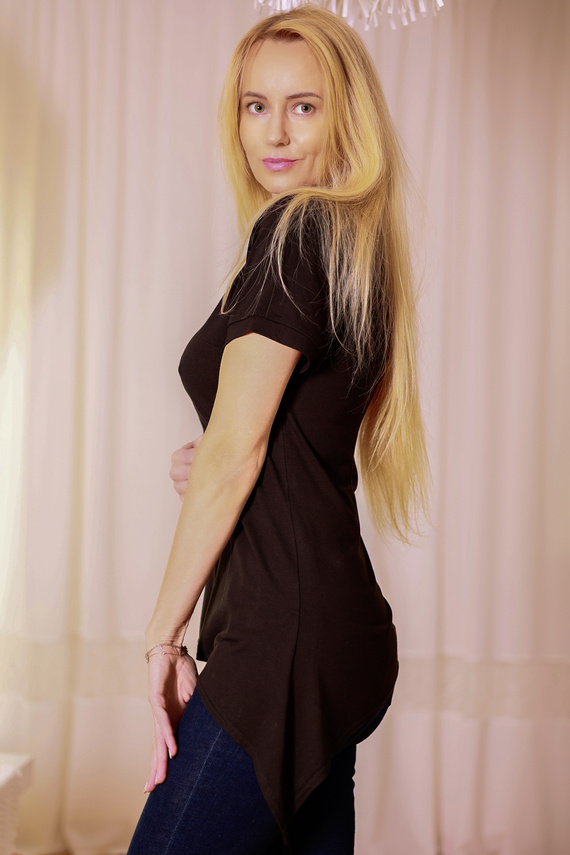 Blusa Aria Mirale - viscosa, asimétrica, escote en V - negro